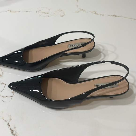Steve Madden Kari Pointed Toe Kitten Heal Slingback Heel in Black Patent | 11M - Picture 4 of 7